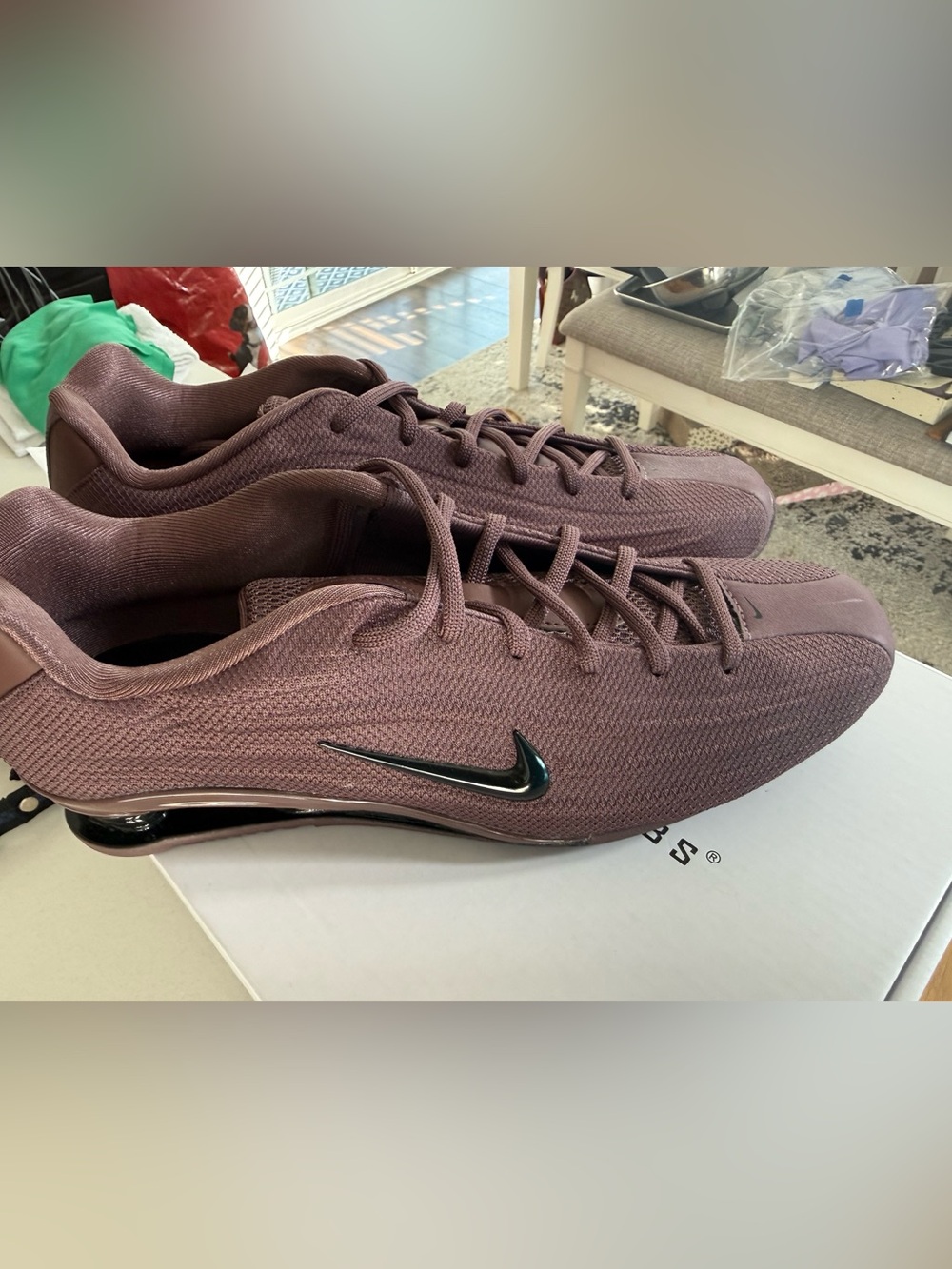 New Nike Shox Women's Athletic Shoes in Mauve with Black Swoosh Size 9.5